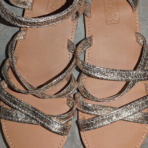 Shoes - Girls Size 1 GOLD sandals - nearly new